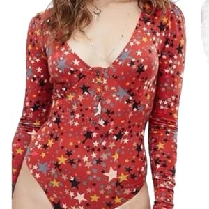 NWT Free‎ People Girls Like Us Red Star Print Long Sleeve Bodysuit Size Large